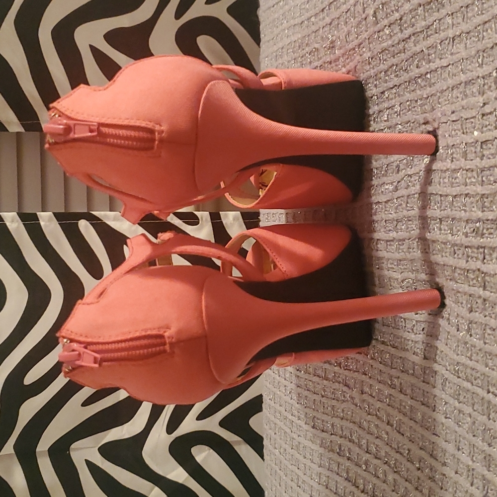 Heels - Picture 3 of 3